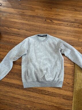 Uniqlo Light Gray Men’s Crewneck Sweater